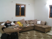 H�r har vi k�pt m�bler och �ntligen f�tt in soffan i vardagsrummet